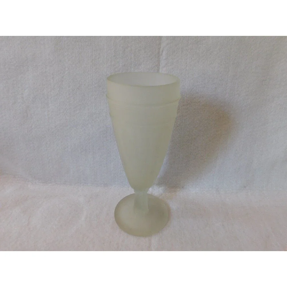 Vintage Tiara Indiana Glass Powder Horn Cornucopia Pilsner 10 oz Frosted